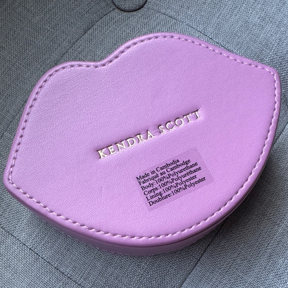 Lip Jewelry Storage Case - Picture 5 of 7